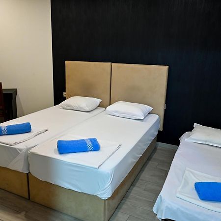 Star Hotel Koetaisi Buitenkant foto