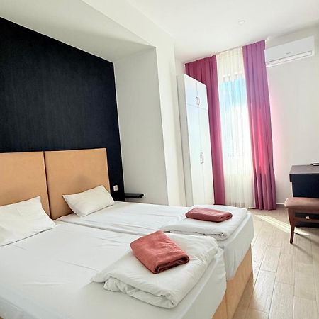 Star Hotel Koetaisi Buitenkant foto