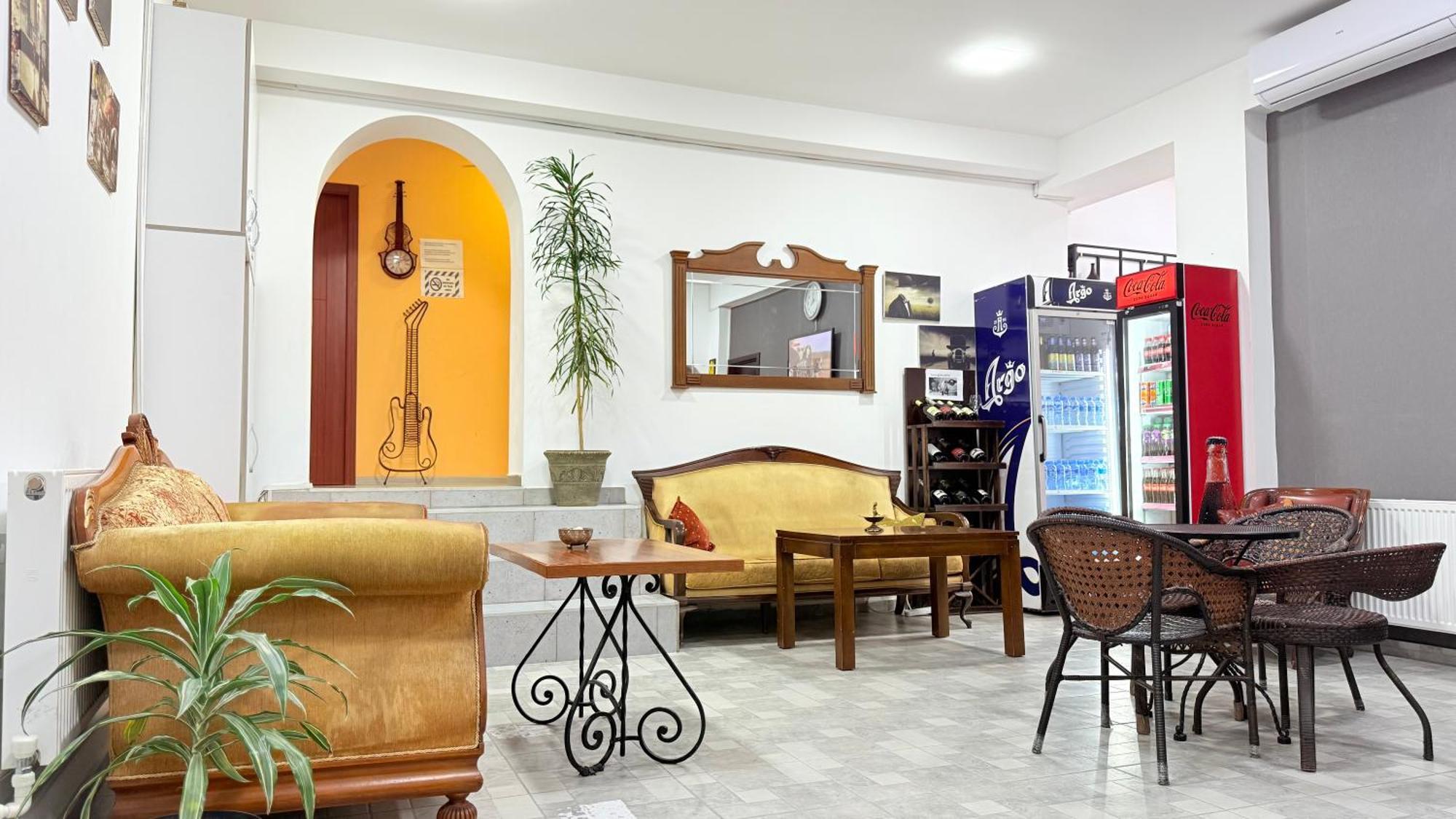Star Hotel Koetaisi Buitenkant foto