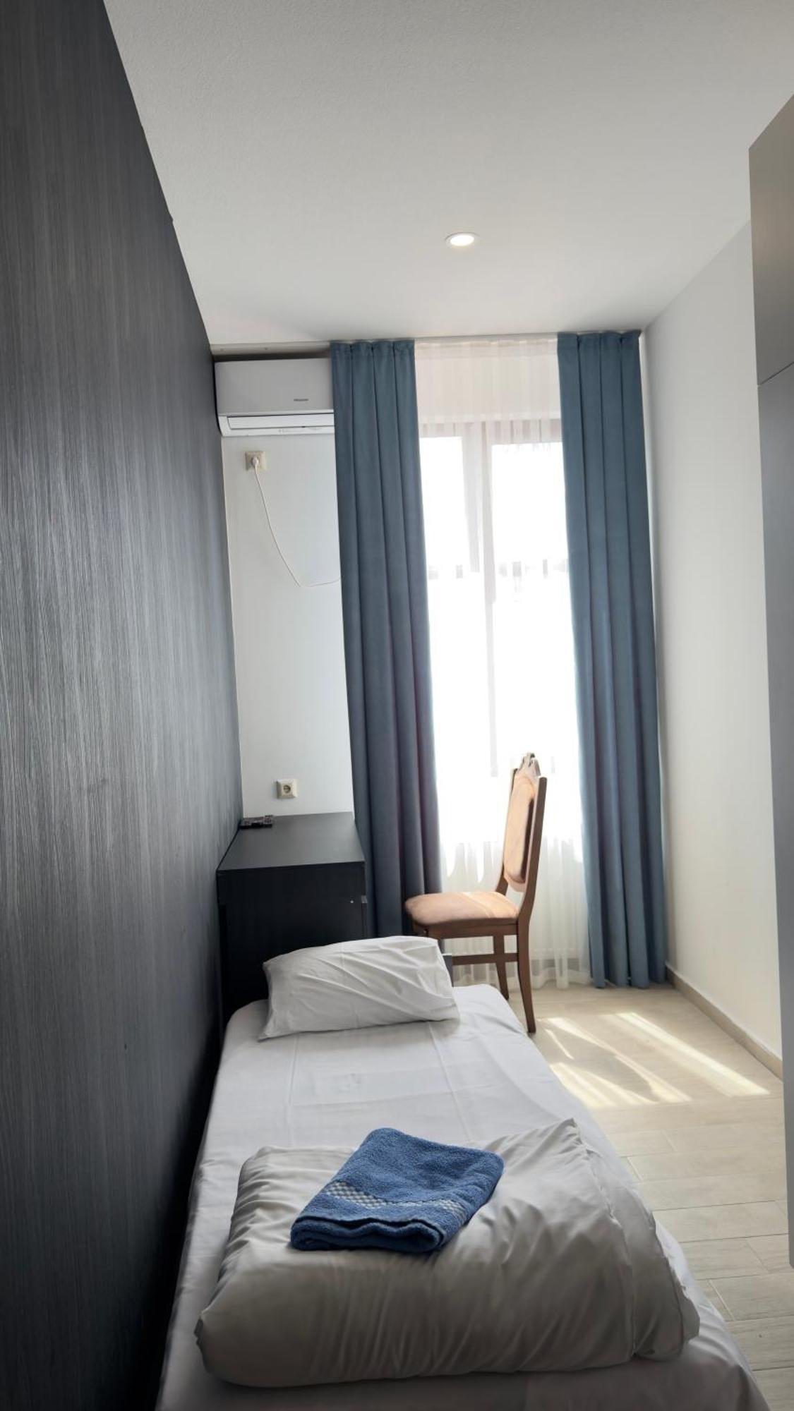 Star Hotel Koetaisi Buitenkant foto